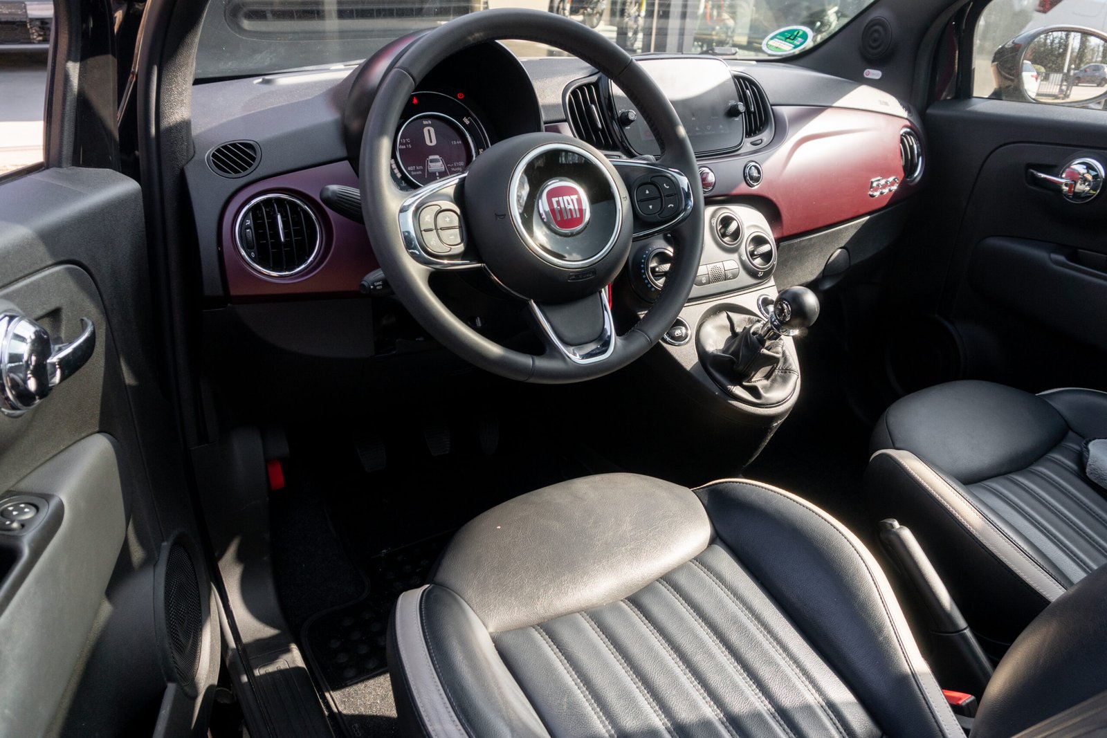 
								Fiat 500 1.2 Lounge full									